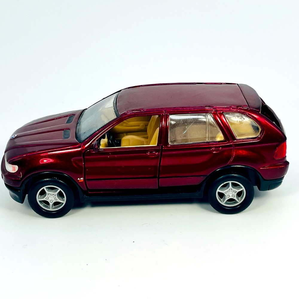 Sunnyside Diecast 1/32 1999 BMW X5 SUV Red Metallic Pullback Car Toy